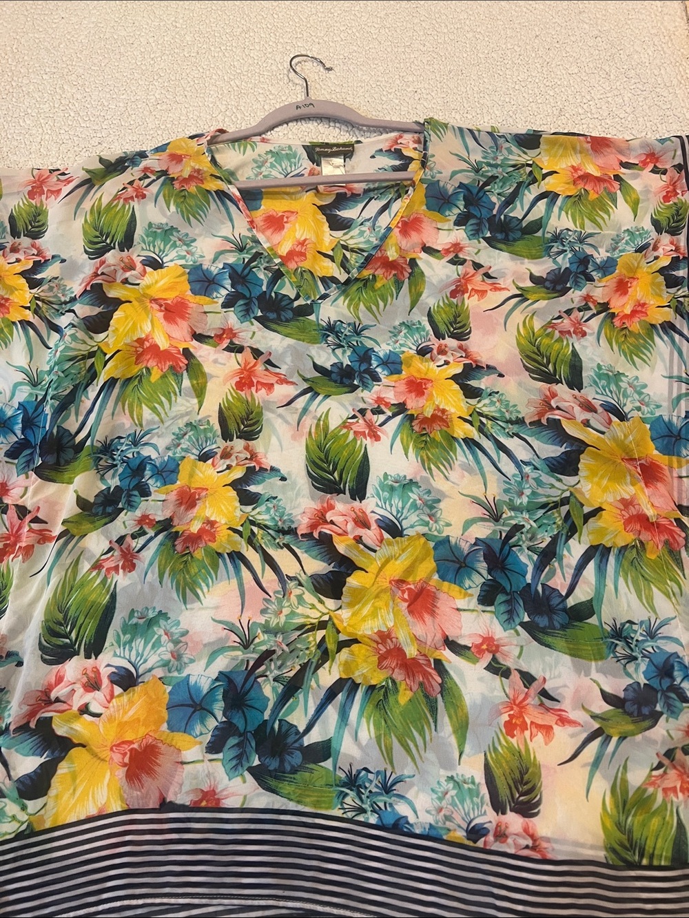 Floral V-Neck Tropical Print Women’s Top - Multicolor